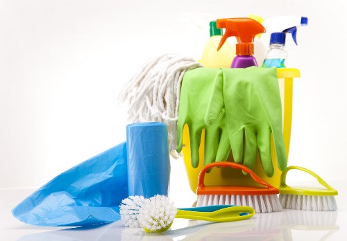 Fabric-safe curtain cleaning for curtains in a SW15 apartment